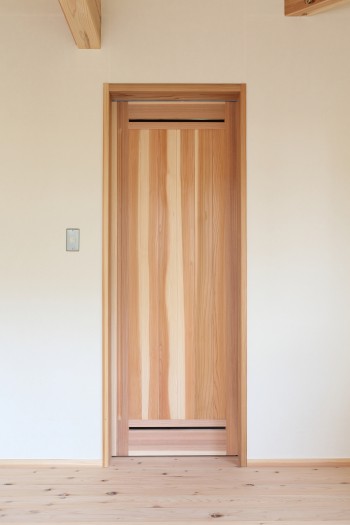 無垢杉の建具