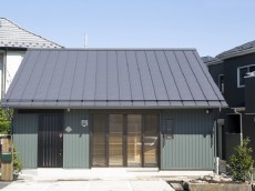 土間と番台のある大屋根の家