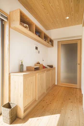 杉材の家具と建具