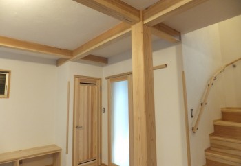 建て主様が伐採した大黒柱 建て主様が伐採した大黒柱
