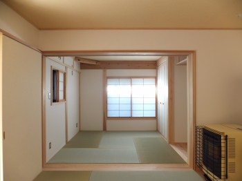 間続きの和室は来客の際は間仕切り可能。