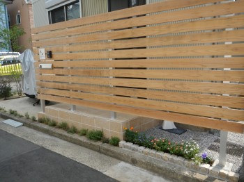 板塀と植栽 板塀と植栽