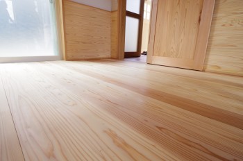 節の少ない無垢フローリング 節の少ない無垢フローリング