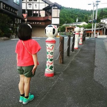 鳴子こけし