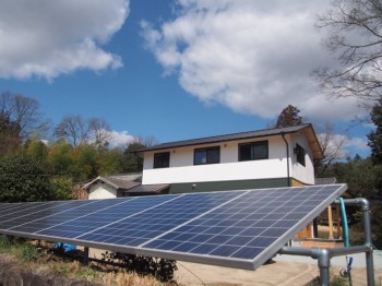 太陽光パネルと温水器と井戸で自給する家 太陽光パネルと温水器と井戸で自給する家