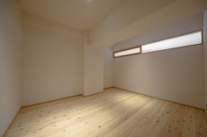 12_通風窓がついた寝室